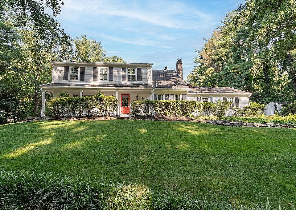 2nd image of 726 Forest Park Rd