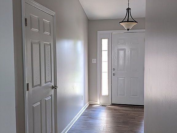 Foyer & Door to Bonus