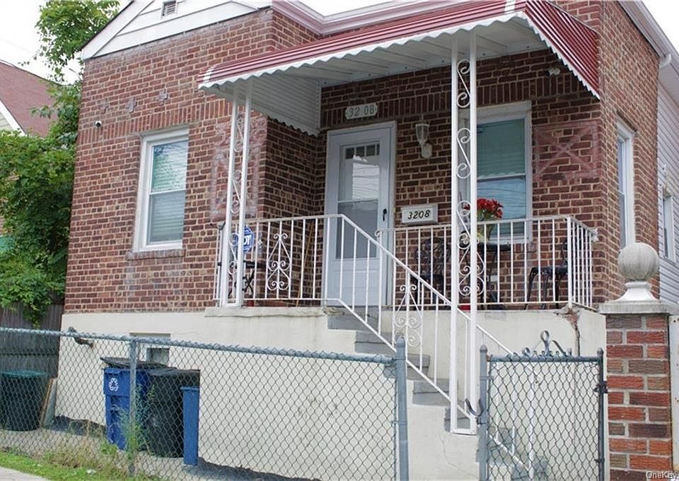 1st image of 3208 Hering Ave