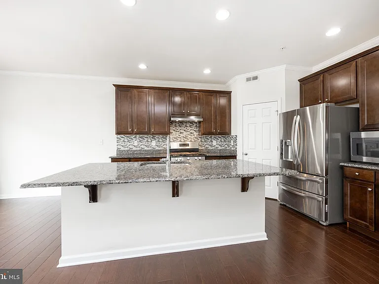 253 Fairfield Cir W — Photo 17