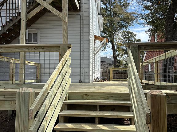 5th image of 1131 Woodrow St