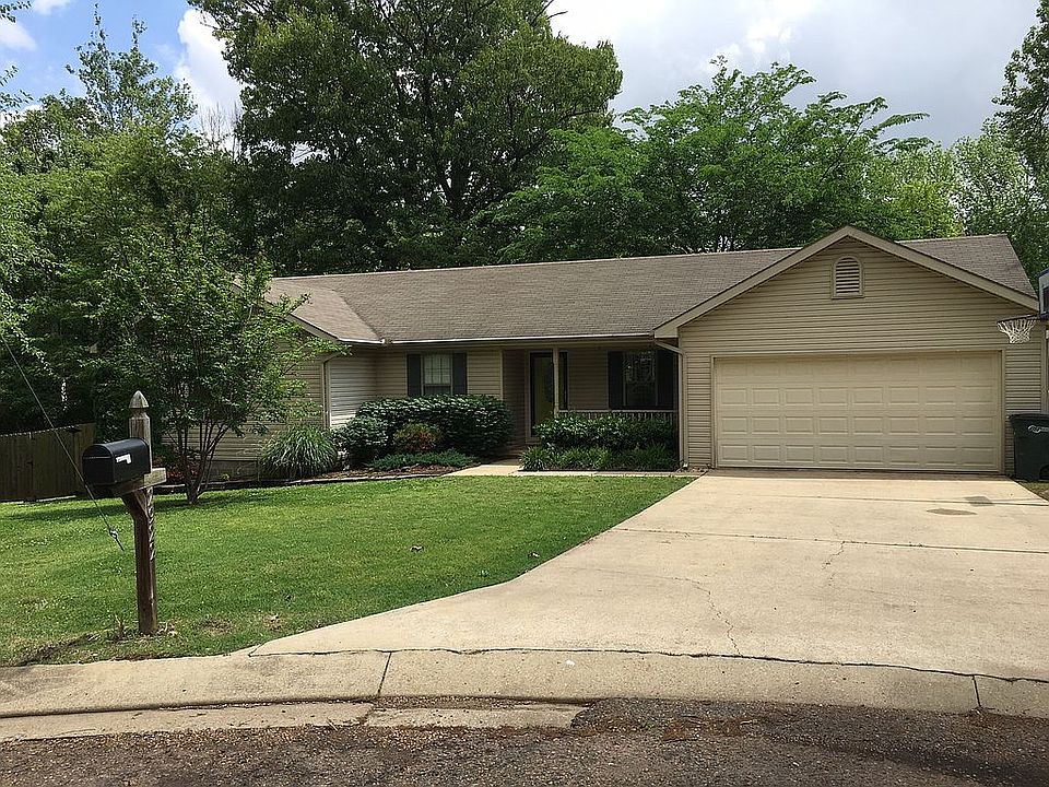 1st image of 2922 Green Leaf Dr