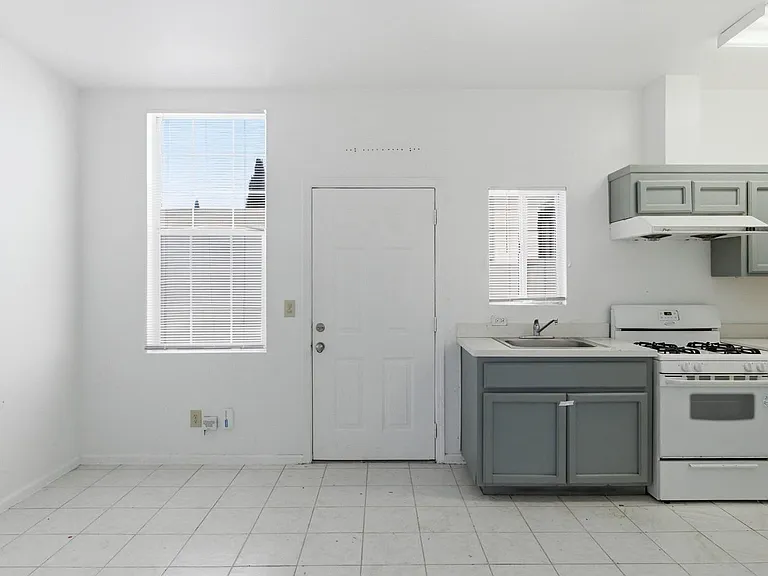 3302 California St #E — Photo 5