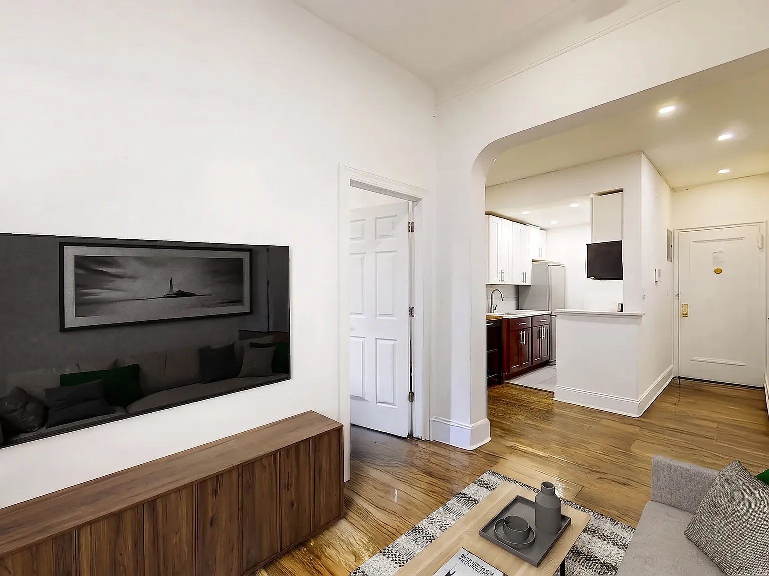 185 Avenue C — Photo 2