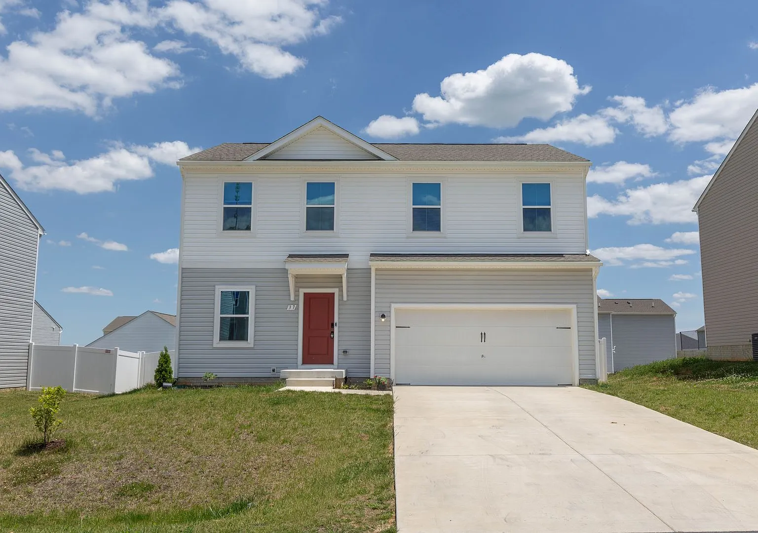 4 Bed, 3 Bath, Single Family Home in Hedgesville, WV — Photo 1