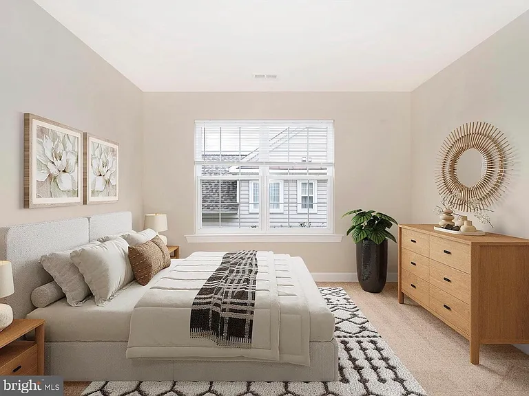 404 Tailor St — Photo 9