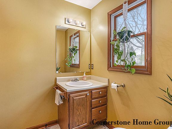 4th image of 1319 Morewood Dr SE