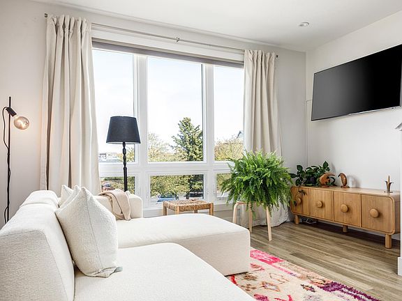 3rd image of 212 Gillis St #18