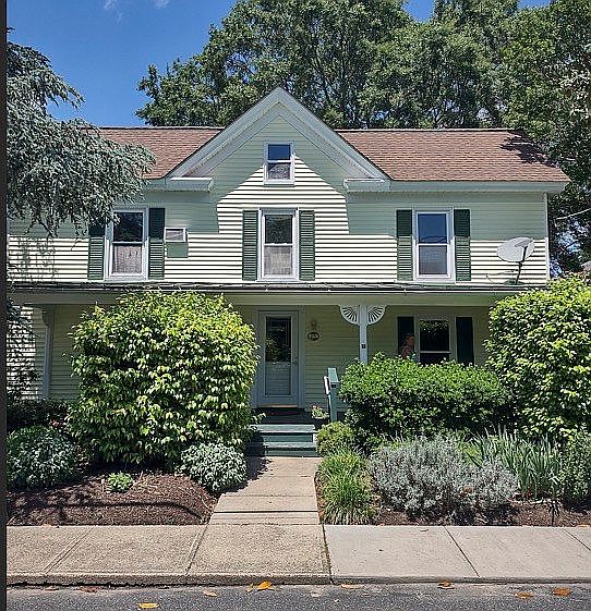 27 Main St, Wachapreague, VA 23480 Zillow