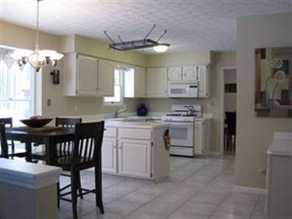 2nd image of 6510 Queens Way