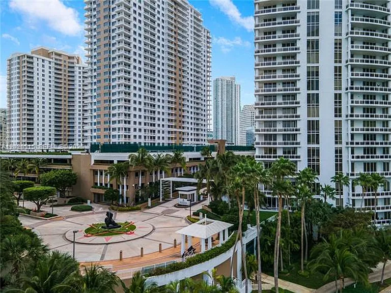 901 Brickell Key Blvd #609 — Photo 24