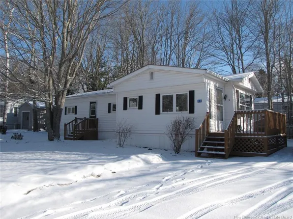 12 Pinetree St, Moncton, NB E1H 2Z6