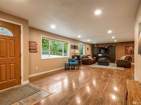 3rd image of 32973 Pacific Ave