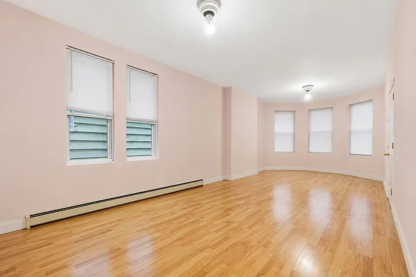 Living room, photo 2