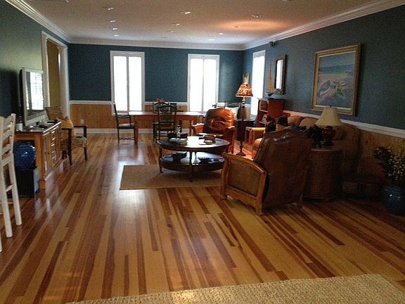 Huge family room! 40'x17'