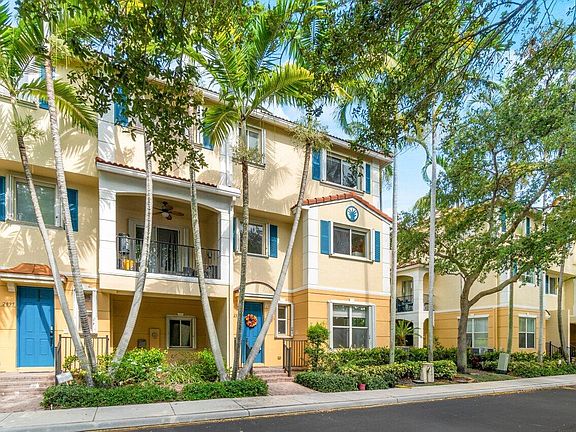 2nd image of 2897 S Greenleaf Circle
