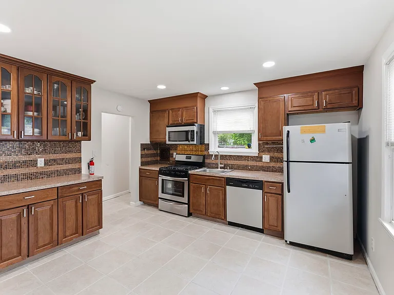 326 Tindall Ave — Photo 15