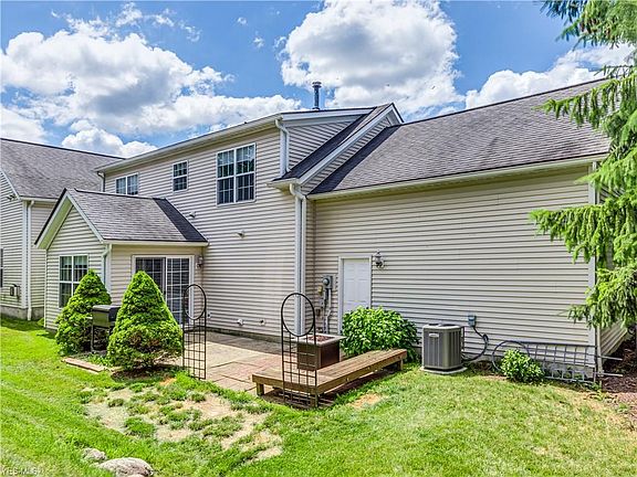 3rd image of 1833 Hamden Ln