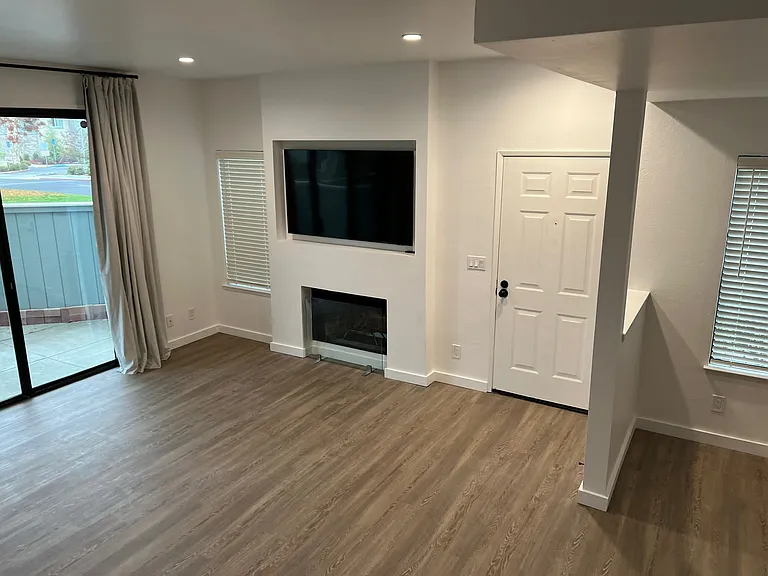 300 Rock Creek Way — Photo 3