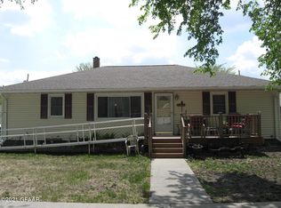 1719 11th Ave N, Grand Forks, ND 58203