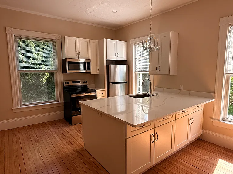 143 Main St #6 — Photo 8
