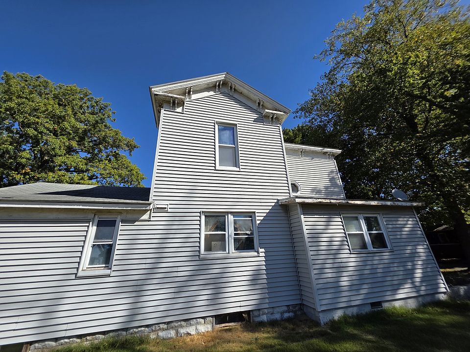4th image of 126 S Hickory St
