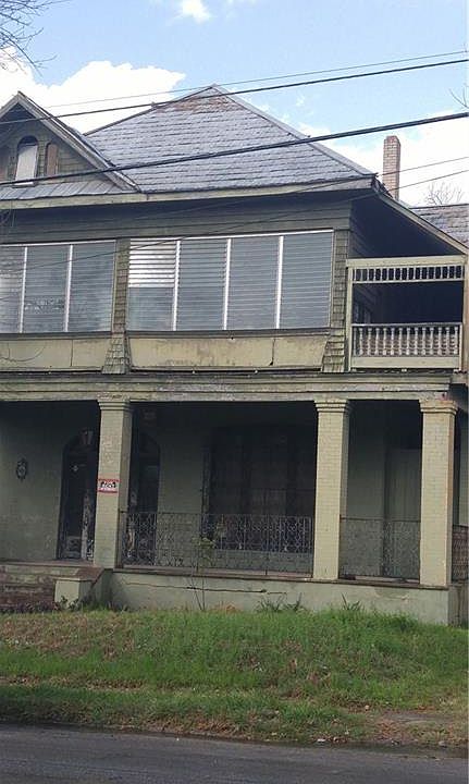 1st image of 305 E Carson St