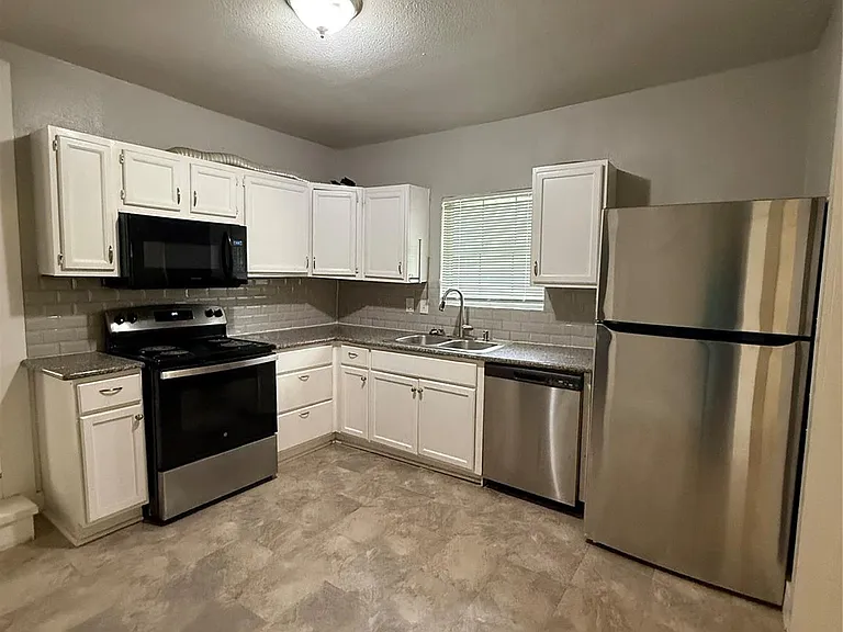 118 E Murrill Ave — Photo 2