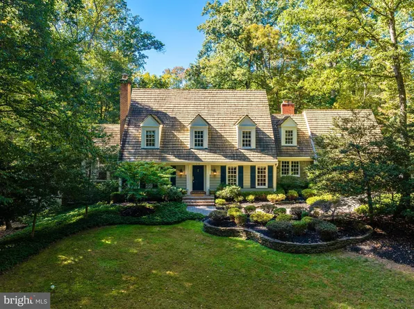 214 Falcon Ridge Rd, Great Falls, VA 22066