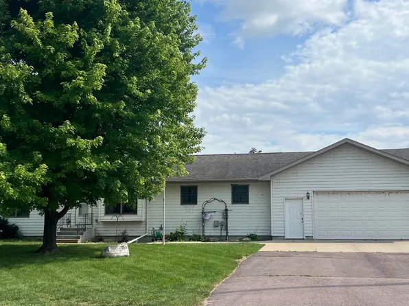 901 W 1st Ave, Flandreau, SD 57028