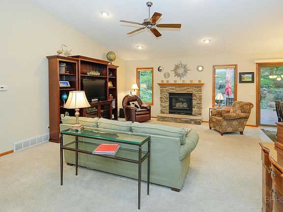 6134 Litchfield-105