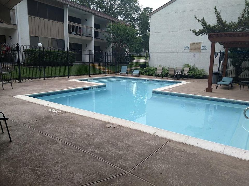 1st image of 12100 Melville Dr APT 202