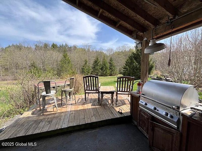 4th image of 664 Gifford Hollow Road