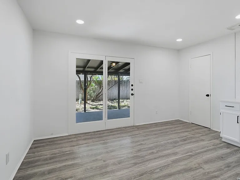 3909 Davenport — Photo 11