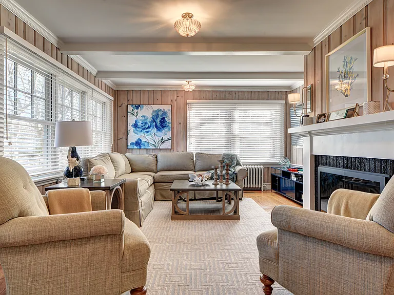 33 Talmage Ln — Photo 3