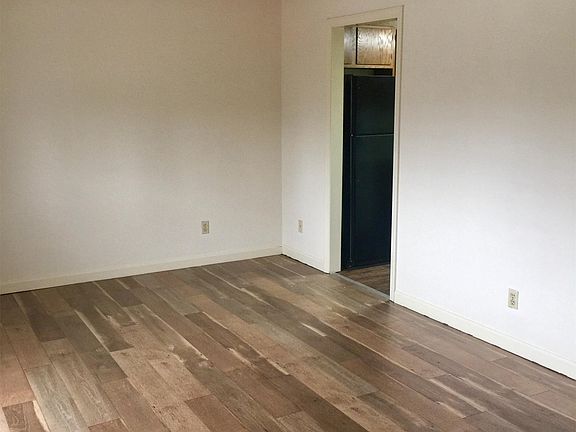 2nd image of 9020 Countryside Ln #C