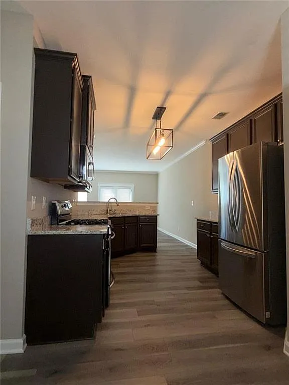 3 bed, 2.5 bath, 1652 sqft, $2,300 — Photo 3