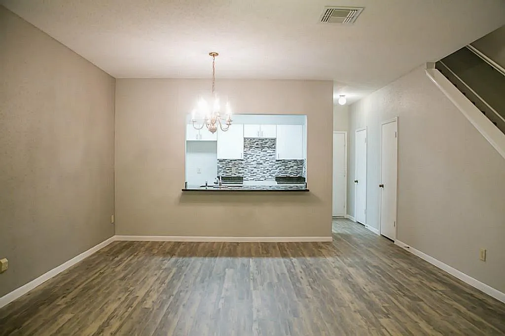 2 bed, 2.5 bath, 1640 sqft, $1,700 — Photo 3