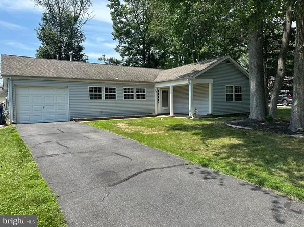 26 Newport Ln, Willingboro, NJ 08046
