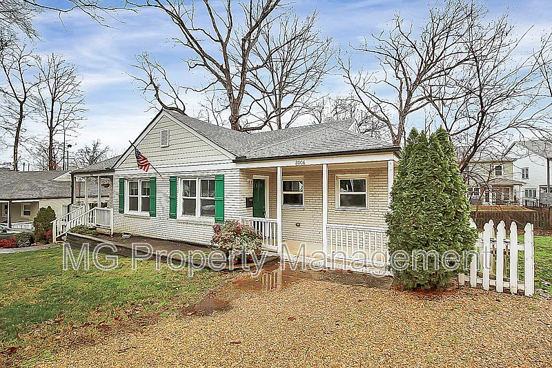 2 bed, 1.0 bath, 775 sqft, $1,695 — Photo 2