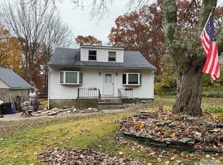 147 Grassy Pond Dr S, Smithtown, NY 11787