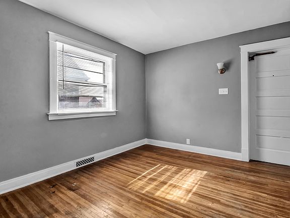 4th image of 724 8th St #3
