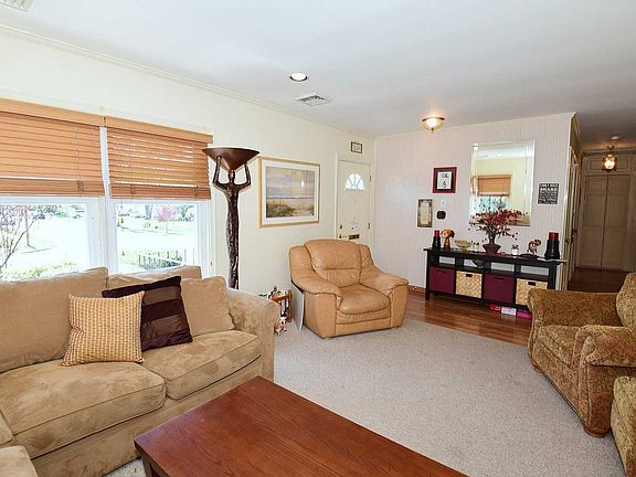3rd image of 379 Spruce Ln