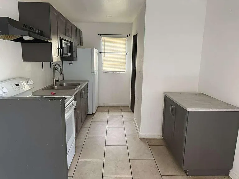 1506 Fairbanks St — Photo 3