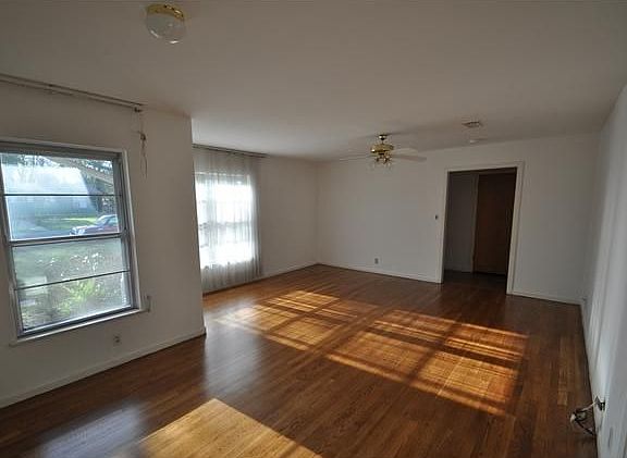 2nd image of 7606 Mullen Dr