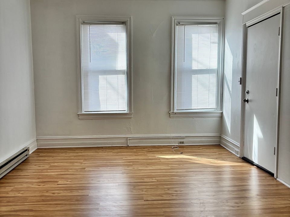 1st image of 325 N Lumber St #1
