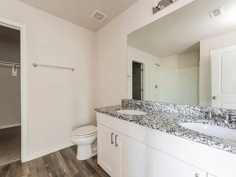 2104 Cedar Bend Dr — Photo 16