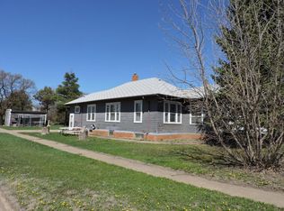 1100 Main St, New England, ND 58647