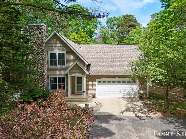 2339 Forest Trail Cir, Fennville, MI 49408