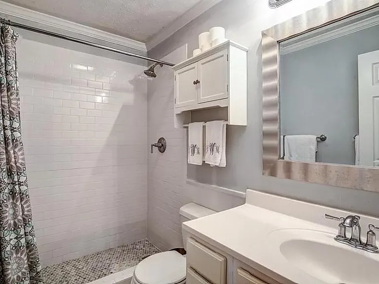 1812 Hickory Rd — Photo 16